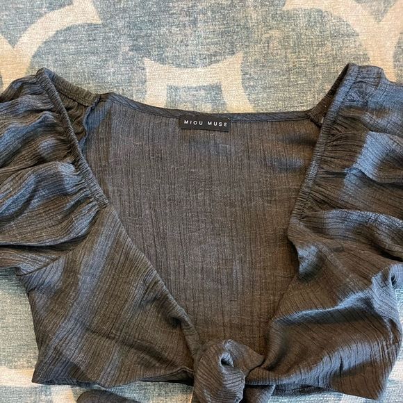 NWT. Tie front crop top. Charcoal color. Size small. - Picture 9 of 10